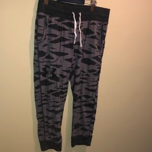 Under Armour Capri Joggers/Sweats